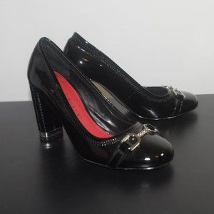 White house Black Market Black 7.5